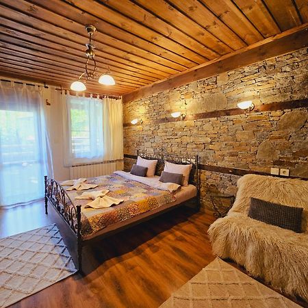 Панорама Хаус Лещен И Еко Къщи Дървена И Землянка Exterior foto