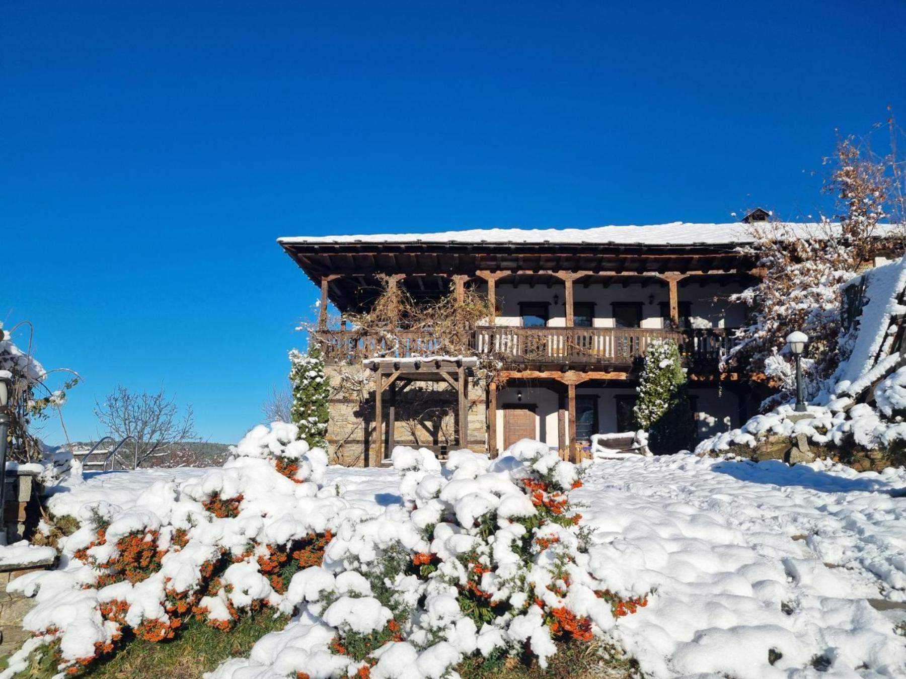 Панорама Хаус Лещен И Еко Къщи Дървена И Землянка Exterior foto