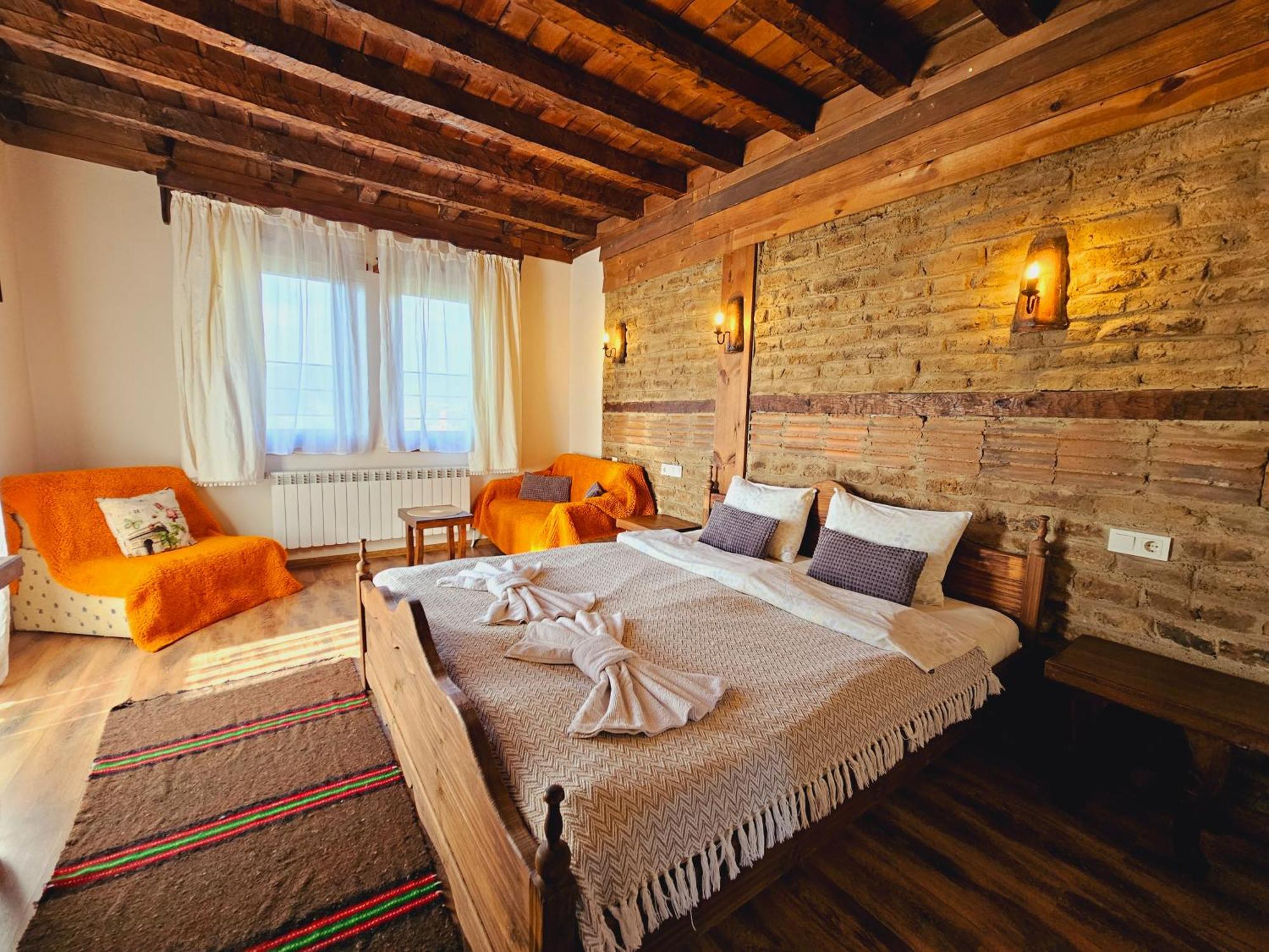Панорама Хаус Лещен И Еко Къщи Дървена И Землянка Exterior foto