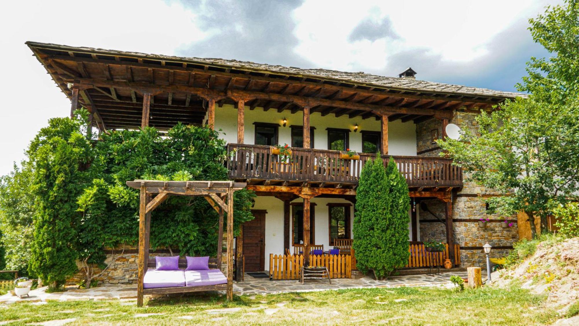 Панорама Хаус Лещен И Еко Къщи Дървена И Землянка Exterior foto