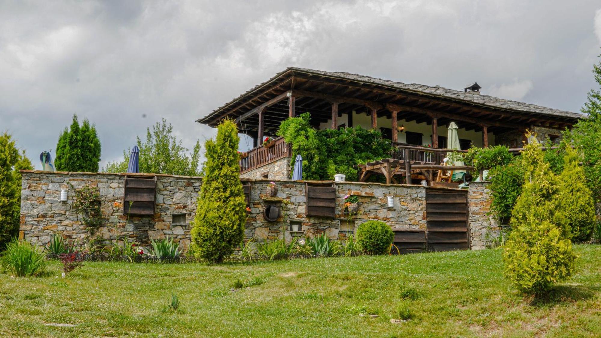 Панорама Хаус Лещен И Еко Къщи Дървена И Землянка Exterior foto
