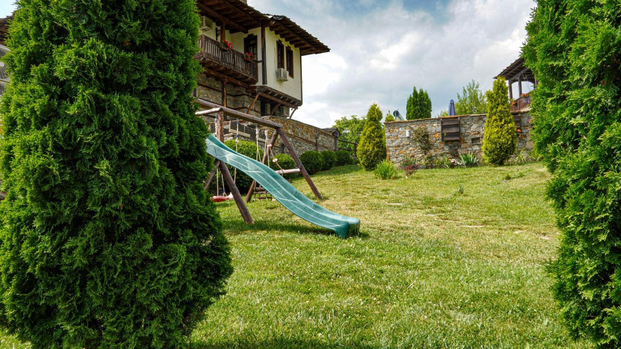 Панорама Хаус Лещен И Еко Къщи Дървена И Землянка Exterior foto