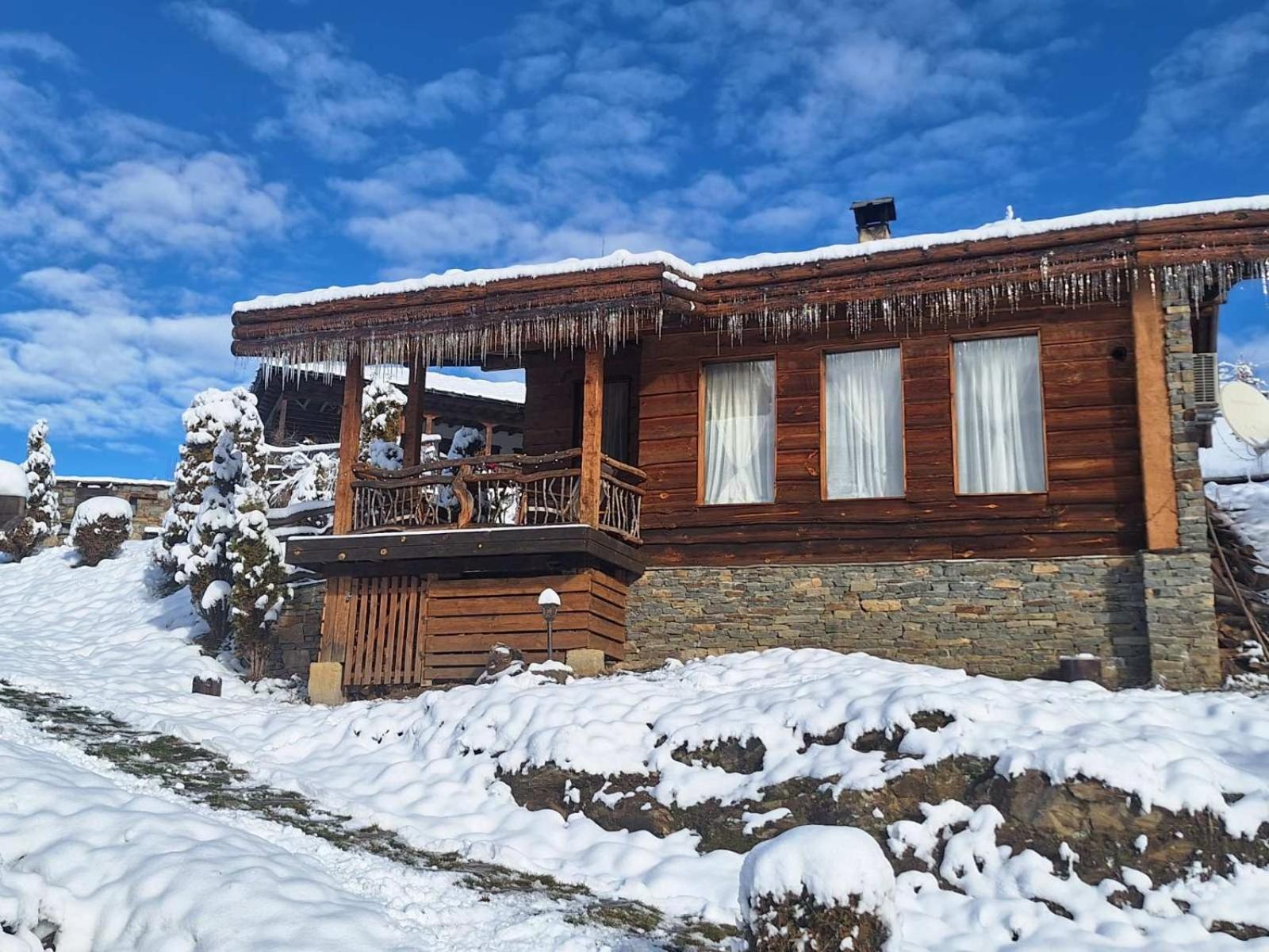 Панорама Хаус Лещен И Еко Къщи Дървена И Землянка Exterior foto