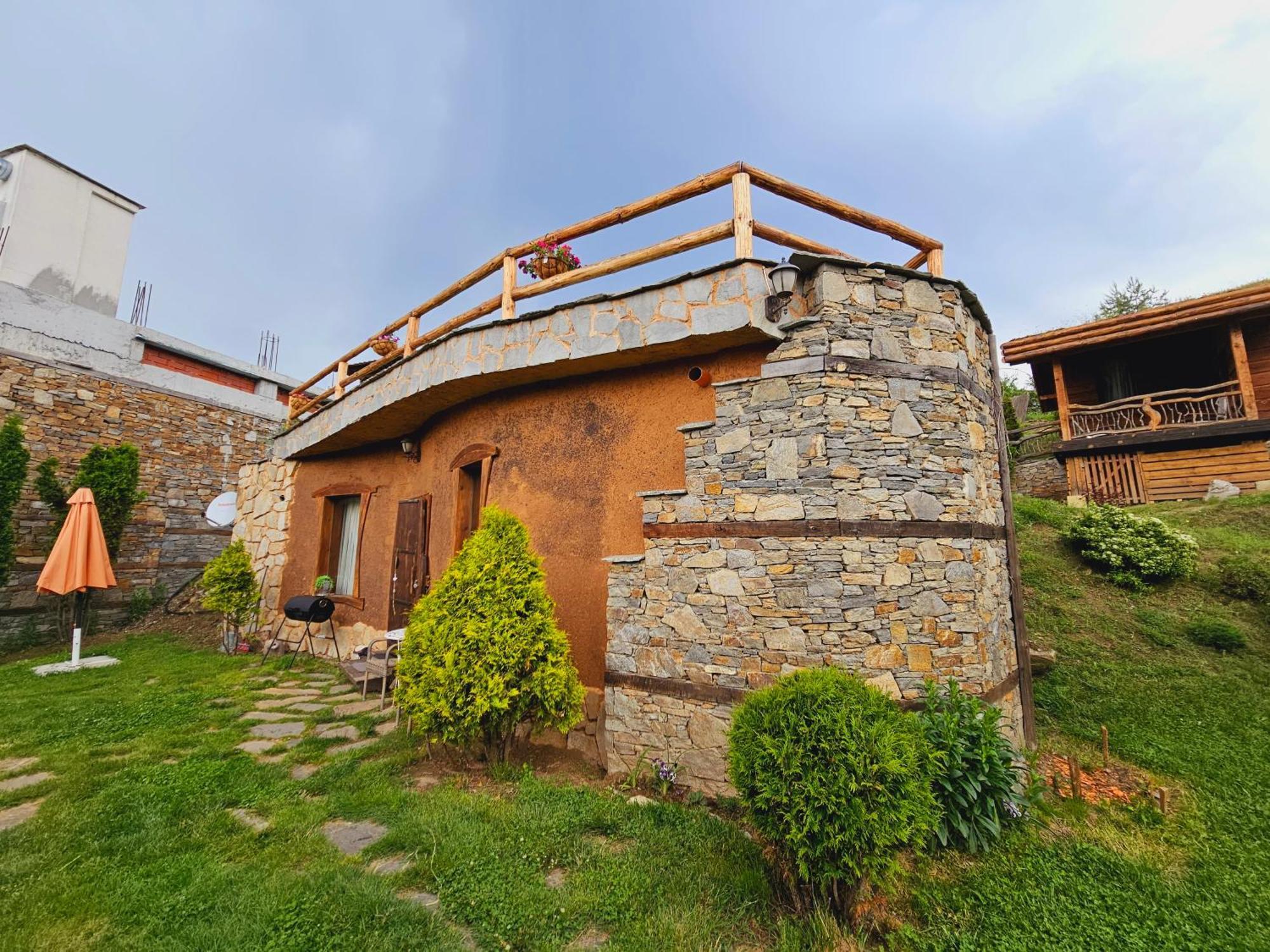 Панорама Хаус Лещен И Еко Къщи Дървена И Землянка Exterior foto